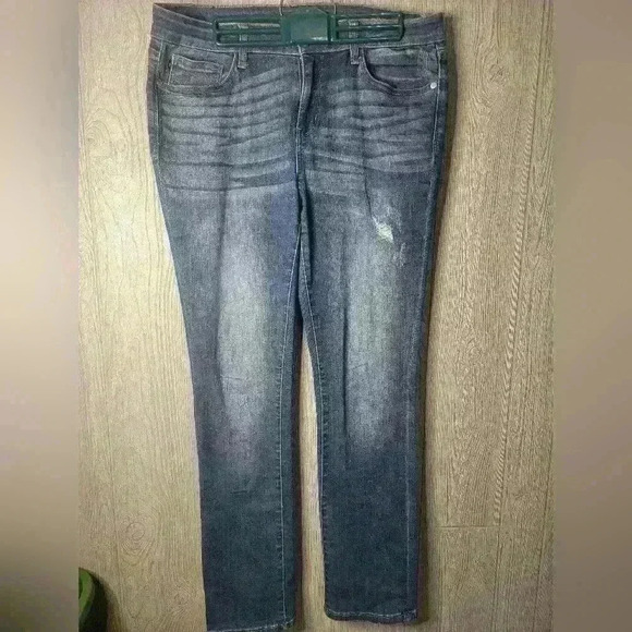 Women's Judy Blue jean size 32 Straight Fit. - Picture 1 of 10